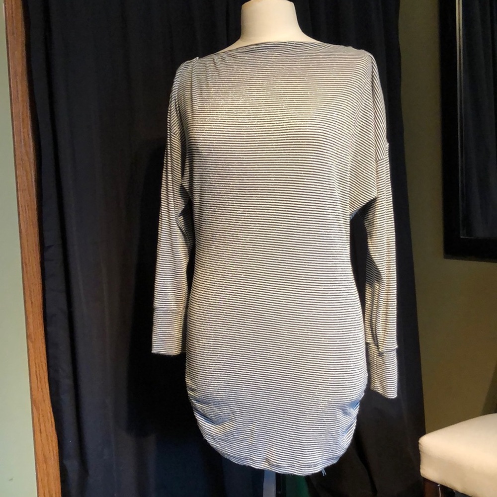 Fitted dress with zippered top